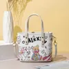 AbendtaschenFrühling/Sommer neue Cartoon-Tasche weibliche Umhängetasche Graffiti-Eimertasche einfache Zylindertasche Bärenbrief kleine quadratische Tasche weibliche Tasche YQ240129