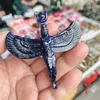 Naturalny niebieski Sodalite Anioła Bogini Cross Figurine Dift Mały leczenie Kryształowy kamień rzeźbiony Kolekcja rzeźby 1PCS 240123