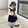 Set di abbigliamento Moda Ragazze Ricamo Abito retrò Set Primavera Autunno Bambini Velluto a coste Vestito estivo Vestido Camicia con collo a bambola Abbigliamento per bambini 1-10 anni