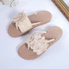 Tofflor kvinnors mode blommor dekor flätade flip flops Summer Clip Toe Flat Sandals Casual Vacation Non-Slip Beach Slides