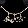 Chokers Bling Crystal Initial Cursive Letters Pendant Zircon Necklace For Women Män Rostfritt stål Kubansk kedjehalsband Hip Hop -smycken YQ240201