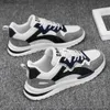 أحذية Roller Shoes Fashion Men Sneakers 2023 أحذية رياضية مسطحة للتنفس الذكور أحذية تدريب راحة يركضون أحذية أحذية للرجال المشي أحذية رياضية Q240201