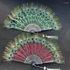 Dekorativa figurer Martial Arts Inspired Peacock Feather Folding Fan med paljetter och broderi idealisk gåva