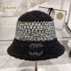 Stingy Brim Chapeaux Marque Beanie Designer Bonnet Chapeau D'hiver Seau Chapeaux Casquette Chaude Casquette Hommes Casquettes Femmes Femme Lettre Tricoté Casual Garçon Fille Laine Dames Coiffures