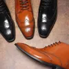 Mode für Männer Echtes Leder Schwarz Braun Lace Up Spitzschuh Flügelspitze Brogue Männliche Kleidschuhe Hochzeit Büro Stiefel für Männer