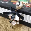 Keychains Insipired Design Black White Paraply Keychinas Camellia Bowknot Bag Key Ring Gift SMycken