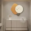 Horloges murales horloge simple atmosphère moderne lumière créative peinture de luxe
