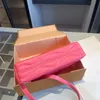 ボックスデザイナーバッグ付きニューウェーブチェーンを抱きしめるショルダーバッグラグジュアリークロスボディハングバッグイブニングクラッチ財布メッセンジャーバッグ型キルティングマグネティックロックスムースレザー