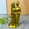 Decorative Figurines Hugging Couple Sculptures Home Decor Modern Romantic Love Statue Resin For Office Bookshelf Desktop Decorations