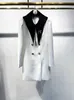 Kvinnors jackor designer märke tidigt vår ny cha minimalistisk temperament stil dubbel breasted high-end kontrasterande färg bow jacka klänning 5src
