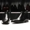 Siyah kahverengi sivri elbise resmi erkekler botlar deri üzerinde kayma için gerçek düğün ayak bileği