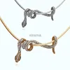 Chokers New Retro Alloy Crystal Female Clavicle Chain Snake shaped Pendant Necklace YQ240201