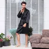 Mäns Sleepwear 2024 Summer Thin Pyjamas Robes Men Homewear Långärmning Kimono Bathrobe Black Silk Male Shower Robe Nightwear