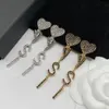 Moda marca cz diamante carta balançar brinco orelha manguito clássico designer borla brincos jóias feminino senhora festa de casamento amantes gi224n