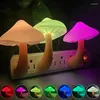 Veilleuses Mini LED en forme de champignon, capteur automatique, décoration de chambre à coucher, prise US/EU, lampes murales pour chambre d'enfant, lampe de chevet