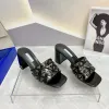 Novos chinelos femininos de salto grosso tridimensional padrão de triângulo decoração mulheres designers slide chinelos mula estilo de rua sapato moda desgaste saltos sapato de fábrica