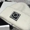 Modedesigner hattar mäns och kvinnor beanie höst/vinter termisk stickad hatt skidmärke motorhuven hög kvalitet pläd skalle hatt lyx varm mössa design hatt 5 färger