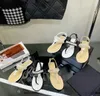 Women Designer Sandaler Pearl Chain Flip-Flops 2024 Summer New Round Toe Flat Beach Sandals