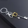 Nyckelringar Lanyards Game Kingdom Hearts Sora Key Keychain Keyblade Weapon Model Avtagbar metall Keyring Men bil Kvinnor Bag Tillbehör Jycken Q240201