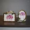 Rahmen Retro Emaille PO Rahmen Blumenrelief mit Diamanten eingelegt Home Desktop Dekoration Metall Ornament Hochzeitsgeschenke