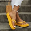 Slippare Nya kvinnors tofflor Thongs Shoes Women 2023 Summer Fashion Block Heels Women 39 Flip-Flop Woman Platform Sandaler Beach Slides R230210