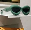 Kadın Tasarımcı Güneş Gözlüğü Erkekler Lüks Güneş Gözlükleri Moda Stili Gözleri Koruyor UV400 lens Açık havada yüksek kaliteli sokak gözlükleri rastgele kutu