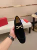 العلامة التجارية الجديدة Mens Oxfords فستان الزفاف من جلد الغزال من جلد العجل Gold Gold Hardware أحذية أحذية الأحذية الحجم 38-45