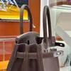 10s Helt handgjorda tygväska Designer Bag Classic Luxury Clamshell 30cm sadel läder guldspänne. Utsökt bivax trådhandsömning med låda