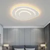 Lampade a sospensione Nordic Cloud Plafoniere a LED Camera da letto Strati di metallo bianco Lampada da soffitto Lampada montata a lustro Illuminazione per interni Apparecchi di illuminazione YQ240201