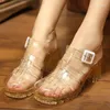 Klädskor lyx 2024 sommarkvinnor casual gelé häl square hög klackar transparent plattform sandal lady bling silver sandaler