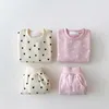衣類セットキッズ服の女の子ファッション甘いハートプリント長袖スウェットシャツトップパンツスーツ幼児の赤ちゃんの子供セット