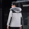 Piel de diseñador para hombre y forro interior desmontable de hierba de conejo de nutria integrada que supera la ropa corta de invierno para jóvenes de mediana edad con 0N3Q grande