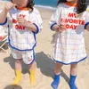 Kläder sätter 5156b koreanska barn kläder 2024 Summer Boy's kostym kortärmad t-shirt shorts eller flickor klänning bror syster