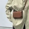 Mini-Umhängetasche aus Leder: Top-Grain-Rindsleder, Damen-Handytasche, Tofu-Form, geometrische, minimalistische Nischendesigner-Handytasche, Mini-Umhängetasche für Handy, Tofu-Tasche