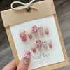 Handgjorda rosa pressar på naglar Söt koreansk design medellångt återanvändbart lim False Nails Artifical Full Cover Nail Tips Art 240201