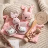 Baby kwijlen Handdoek Speelgoedset Mijlpaalkaarten Accessoires Pography Props Maandelijkse groei Herdenking Baby's Pos Geboortecadeauset 240130