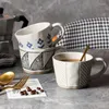 Tassen Kreative handbemalte Keramiktasse Retro handgemachter Kaffee Unregelmäßige Form Milchtee Einzigartiges Geschenk Home Deco