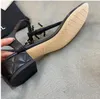 Nieuwe flats sandaal dames schoenen kanaal 2024 zomer strandclip teen glijbanen luxe merkontwerper flip-flops gewatteerde ketting sandalen lage hak dames slippers tn tn