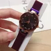 Nouveau modèle femmes montre cadran spécial multicolore dame montres à quartz pour la fête de haute qualité étudiant bracelet en acier lumineux Popula250M