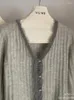 Tricots pour femmes Femmes Basic Gris Cardigan Col V Pull en peluche Bureau Lady Automne Hiver Reliure à manches longues Simple Pull tricoté Mode