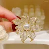 Brooches 2024 Elegant Hollow Inlaid Zirconia Crystal Pendant Brooch Pin Korean Temperament CZ Flower Pearl For Women Enamel Pins