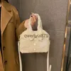 Bolsos de hombro Bolso de felpa de cordero para mujer en otoño e invierno 2023 nuevo bolso cruzado con cadena de diseño de nicho para mujer bolso de cubo portátilH2422