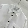ファッションブラウスのデザイナー用シャツのトップ刺繍文字長袖ラペルボタンカーディガンホワイトシャツシンプルな高級トップレディースシャツデザイナー服