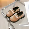 Spring and Autumn Childrens Leather Shoes Korean Fashion Kids Pearl Princess Shoes Girl Soft Sole School Casual Leather Shoes 240119