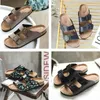 Sandálias Marca Slippers Slides Designer Summer Summer Floral Brocade Leather Flip Flip Sapatos Mulheres Sandálias Sem esforço Casual 44