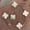 Van Bracelet Clef Cleef Four Leaf Clover Bracelets المجوهرات الكلاسيكية المصمم أبيض اللون الأحمر الأزرق العقيق