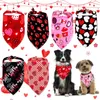 Vêtements pour chiens Bandanas de la Saint-Valentin pour écharpe triangulaire épaisse, serviette de salive pour animaux de compagnie, fournitures pour petits et grands chiens