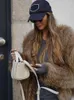 Moda damska zagęszcza krótka sztuczna kurtka dla kobiet Chic V Neck Długie rękawy Pluszowy kardigan 2024 Zimowy elegancki ciepły płaszcz