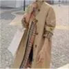 Designer Trench Coat European och American Luxury Plaid Style Fashion Stitching Fake Two Loose Women's Mid Length