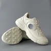 Europes vieilles chaussures 2024 nouvelles couleurs assorties en cuir sport à semelles épaisses pour augmenter les hommes en dentelle à tête ronde et les chaussures de sport blanches pour femmes